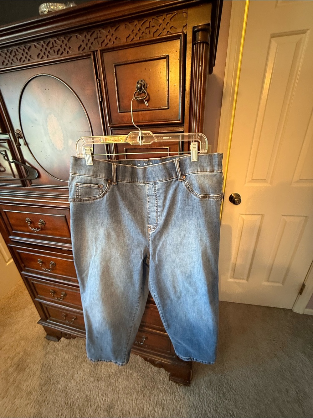 Gloria Vanderbilt Light Blue Denim Capris Size 18 W